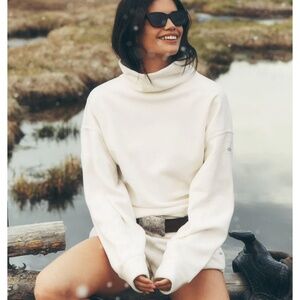 NWT Alo polar fleece hazy pullover